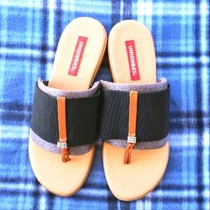 Unionbay Black and Tan Slide Sandals, Almost New ( Worn Once inside)Size 6M